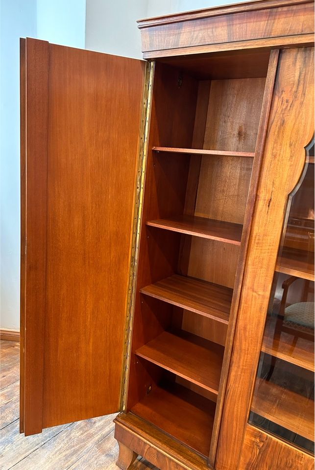 Antik/Jugendstil/Vollholz/Kleiderschrank/Bücherschrank/vintage in Berlin