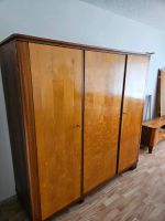 Schlafzimmer, Kleiderschrank, Nachttisch, Frisiekommode antik Sachsen - Rothenburg Vorschau