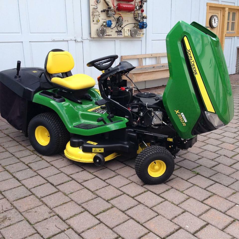 John Deere Rasentraktor X350R 2022 Vorführer Aufsitzmäher Mulcher in Dorfen