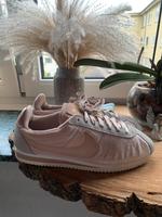 Damen Schuhe Nike groß 39 Frankfurt am Main - Sachsenhausen Vorschau