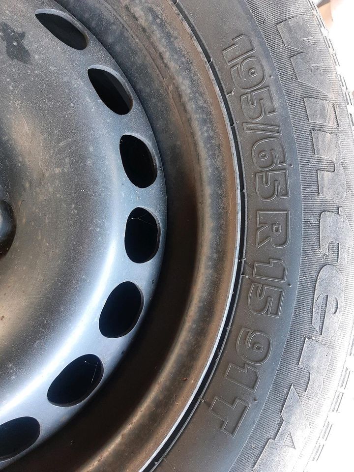 Reifen Winterreifen mit Felgen 195/65R15 für Audi A4 in Trebsen