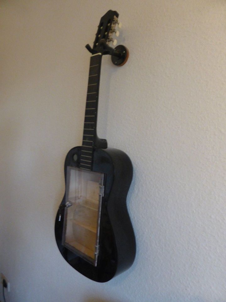 Humidor Gitarre Gitarrenhumidor geschenk in Braunsbedra