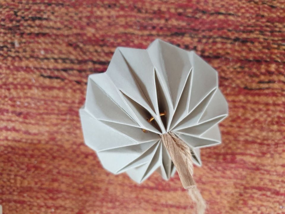 Papierball Papierkugel Origami Deko Fensterschmuck Ø 8 cm € 1,50 in Rosenheim