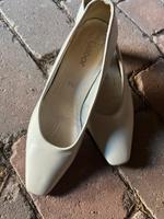 Weiße Pumps - einmal getragen - Gabor - Gr. 5 1/2 - 38/39 Bayern - Goldbach Vorschau