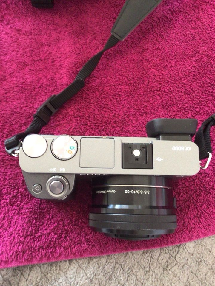 Digitalkamera Sony Alpha 6000 graphitgrau 16-50mm gebraucht in Mönchengladbach