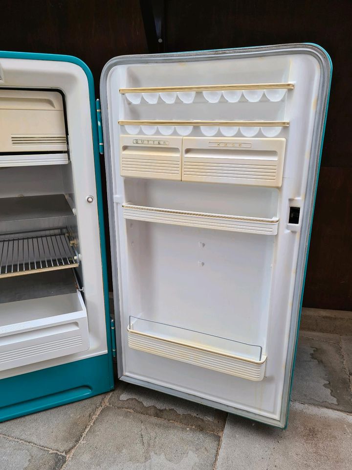 Retro Kühlschrank defekt in Zülpich