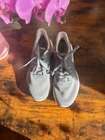 Nike graue Schuhe Gr 38.5 weiße Sohle wie neu Bayern - Lindau Vorschau