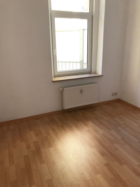 Gemütliche & bezahlbare 2 Zimmerwohnung mit Balkon! in Plauen