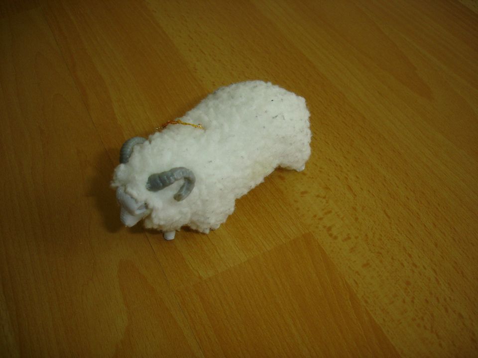 Dekoration Tiere Figur Schaf weiß Wolle ca.12 cm. in Sankt Augustin