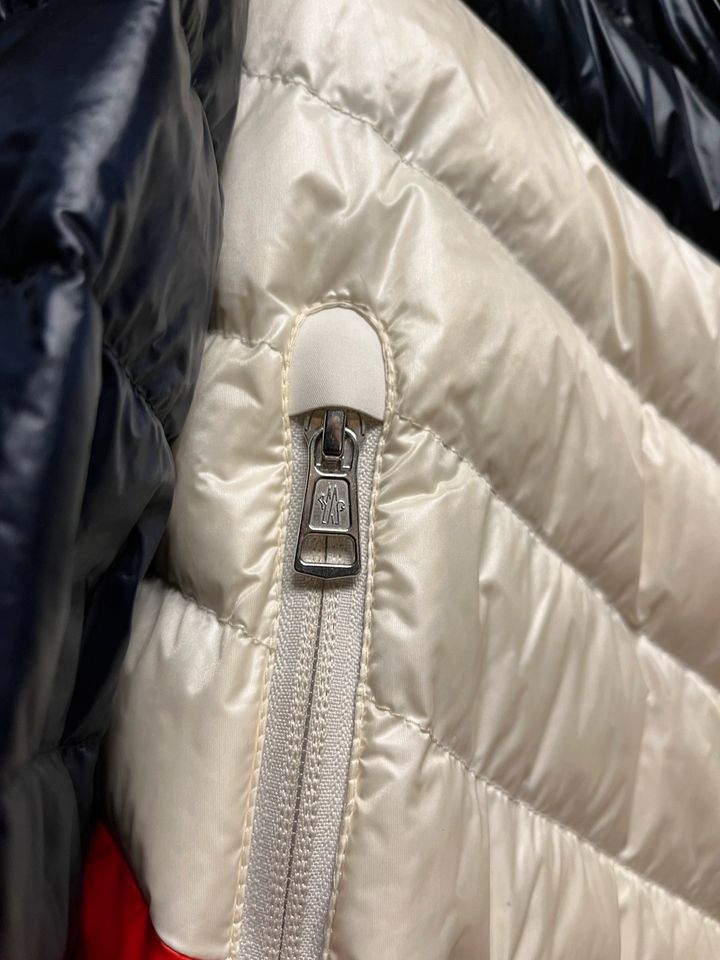 Moncler Palliser Übergangsjacke in Augsburg