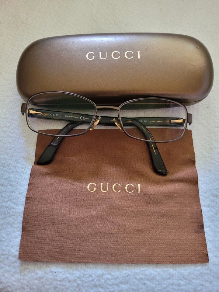 Gucci Brille mit Brillentuch und -etui, sehr schön in Bielefeld