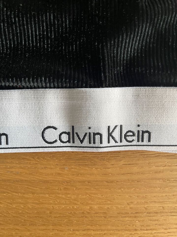 Calvin Klein BH Neu Größe S schwarz ribbed in Kronberg im Taunus