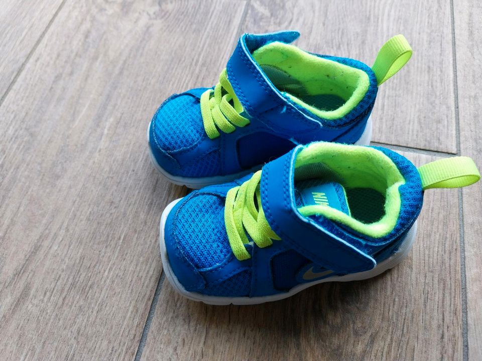 Nike Turnschuhe Baby in Stendal