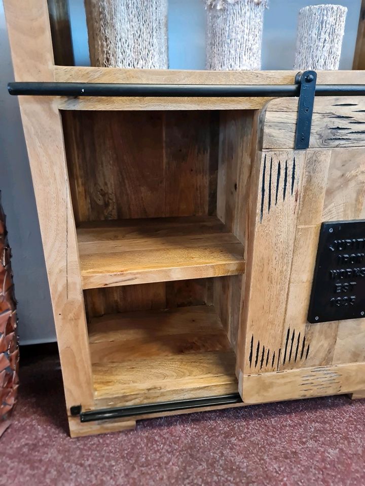 Sideboard aus Mangoholz massiv mit Schiebetüren | (799€) in Arnsberg