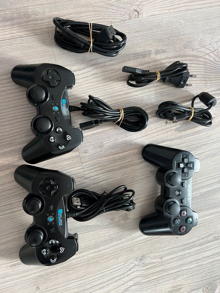 Ich verkaufe PS3 mit 3 Controller  plus 11 spiele in Berlin