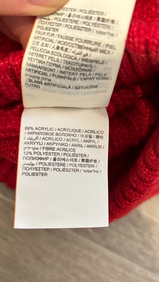 Superdry Mütze Rot Bommel in Seligenstadt