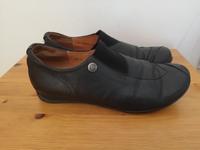 Think! Halbschuhe Sneaker Slipper Schwarz Gr. 38,5 Niedersachsen - Oldenburg Vorschau