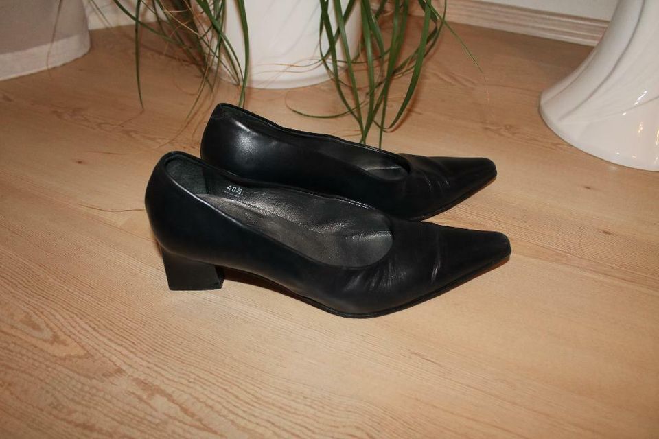 Manfield Pumps aus echtem Leder in Gr. 40,5 *** in Bad Oeynhausen