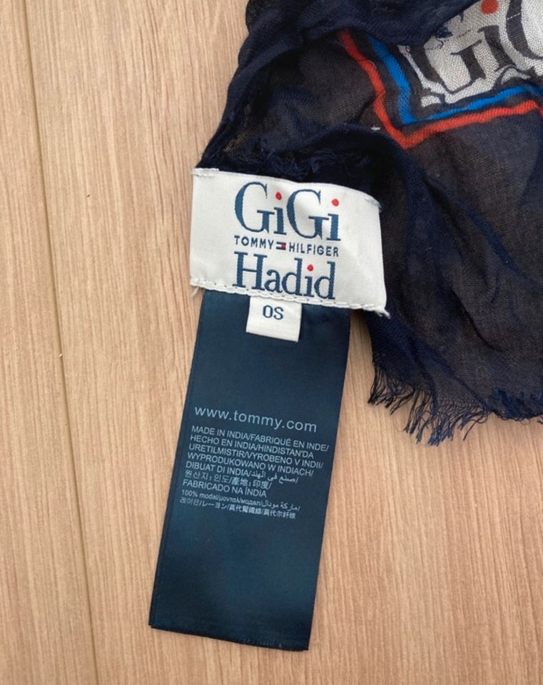 Großes Tuch / Schal von Tommy Hilfiger by Gigi Hadid wie neu in Wedel