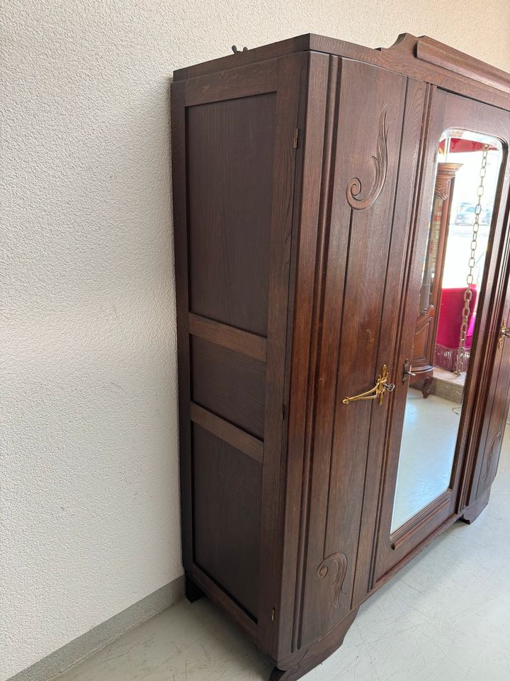 Antiker Kleiderschrank mit Spiegel jugendstil Dielenschrank in Völklingen