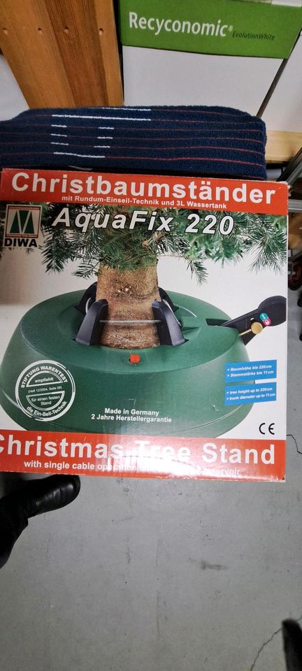 Weihnachtsbaum Ständer mit Wasserbehälter in Dortmund