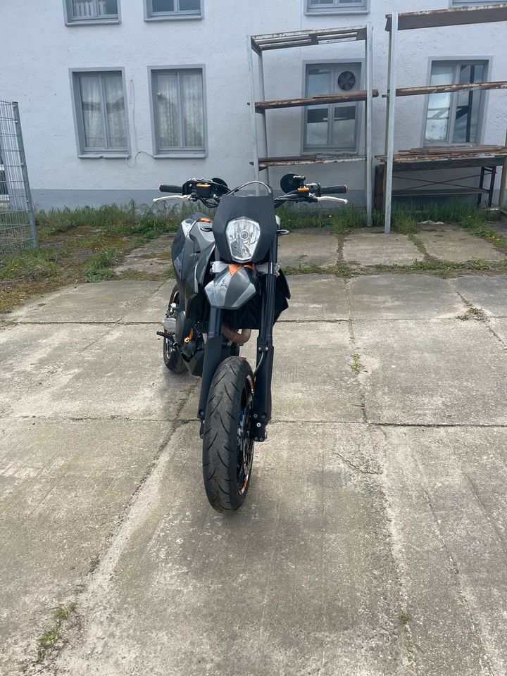 KTM 690SMC Supermoto in Dargun