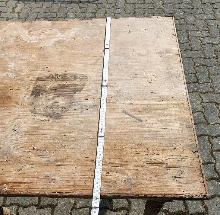 Alter antiker Echtholz Tisch in Königsee
