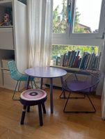 Sebra Kindertisch mit 2 Stühlen + Hocker - super Zustand! Kr. München - Großhesselohe Vorschau
