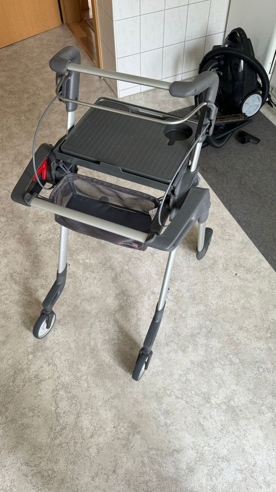 Stubenrollator Rollator für Wohnraum mit Bremse in Schwerin