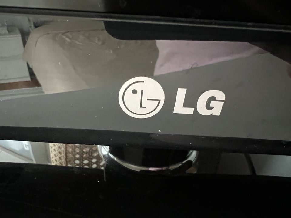LG LCD 32“ zoll Fernseher in Hamburg