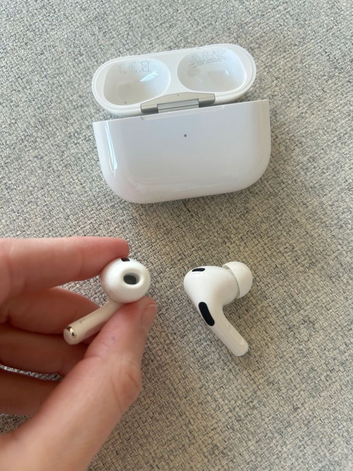 Apple AirPods Pro 2. Generation mit MagSafe Ladecase in Berlin