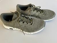 Asics HyperGEL-YU Laufschuhe Gr. 44 top Zustand Sachsen-Anhalt - Halle Vorschau