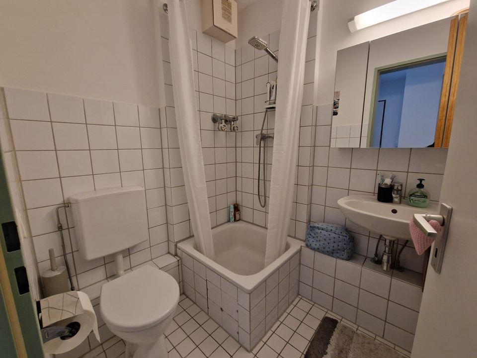 NUR FÜR STUDIERENDE (DUAL O. VOLLZEIT) : Mod. Einzelappartement, 2 Zimmer, Terrasse, Pantryküche in Kiel