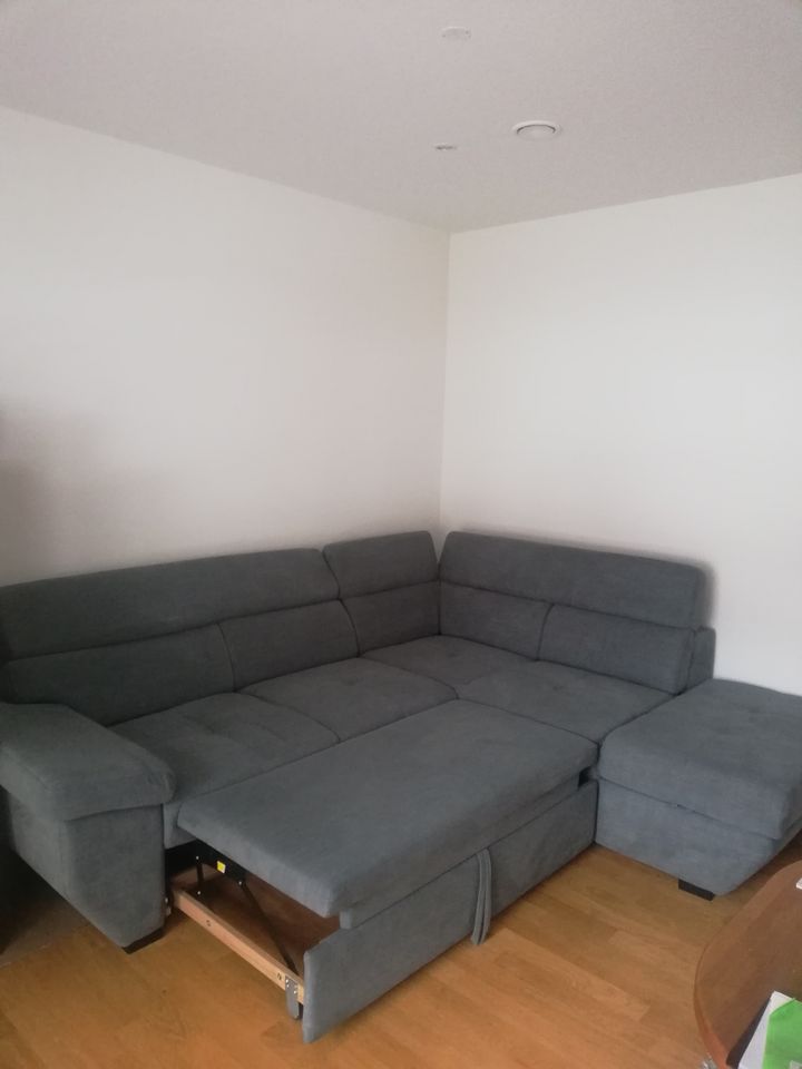 Modernes Sofa mit Ausziehfunktion +Bettkasten in Lindenberg im Allgäu