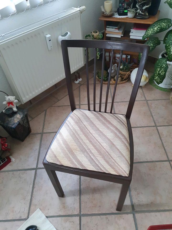 2 gebrauchte Stühle ca 70 Jahre alt in Weener