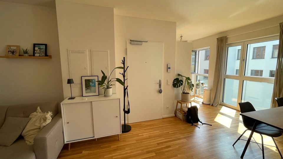 Short-Term: Bright 2-room apartment in F-Hain in Berlin