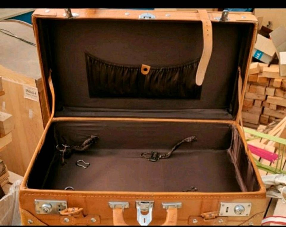 Leder Koffer groß alt & gebraucht zum Verreisen oder Fotoshooting in Groß-Gerau
