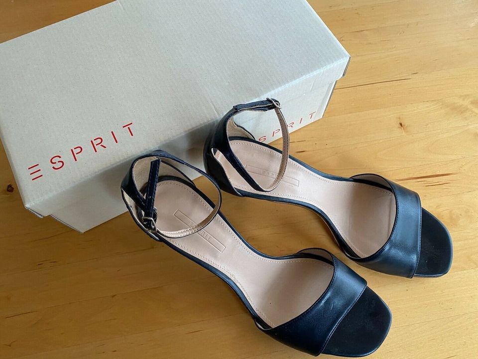 ESPRIT Pumps mit Absatz offen NEUwertig Gr. 41 Farbe Nude Schwarz in Gudensberg