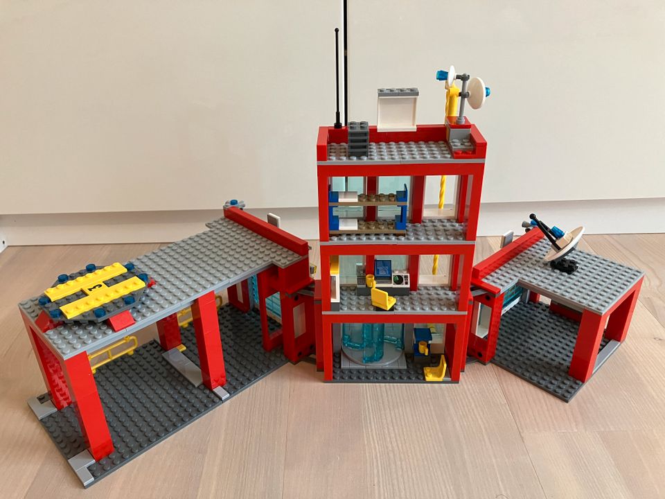 LEGO® 60110 Große Feuerwehrstation; komplett zum zusammenbauen in Langenzenn