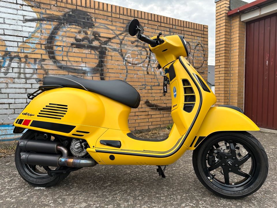 Vespa GTS 300 SuperSport gelb/matt in Gifhorn