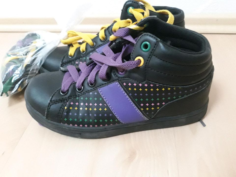 Coole Schuhe Turnschuhe Gr. 34 in Oerlenbach