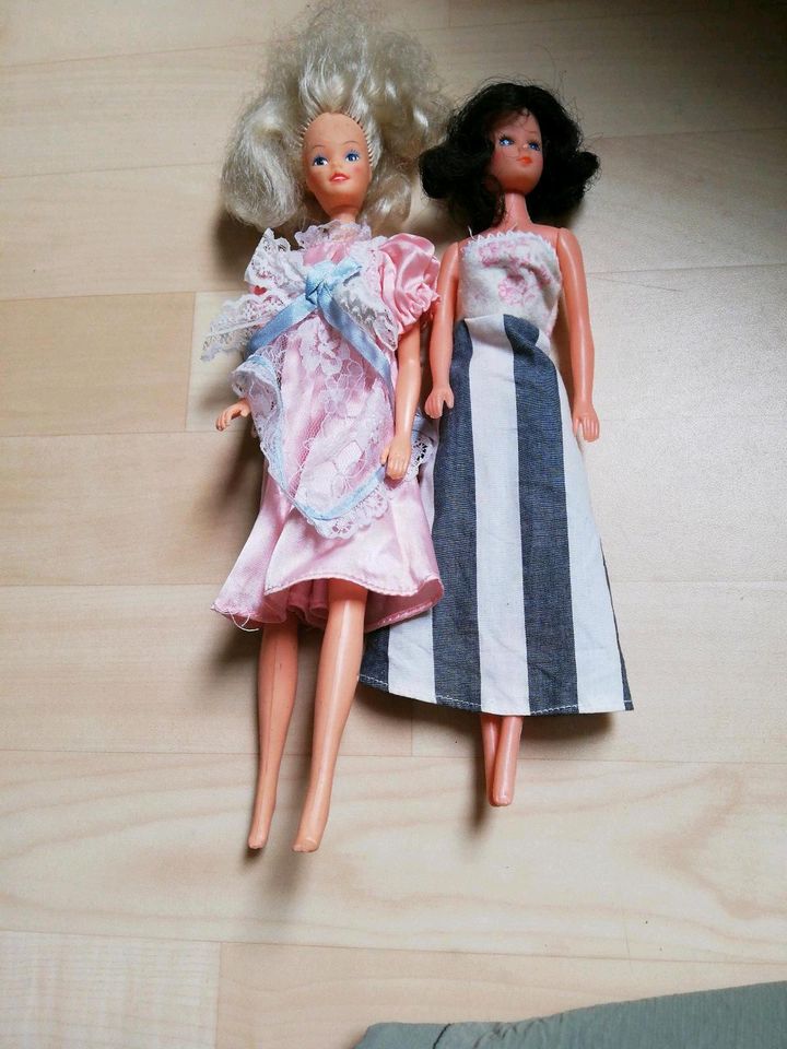 2 alte Barbie Puppen in Schierling
