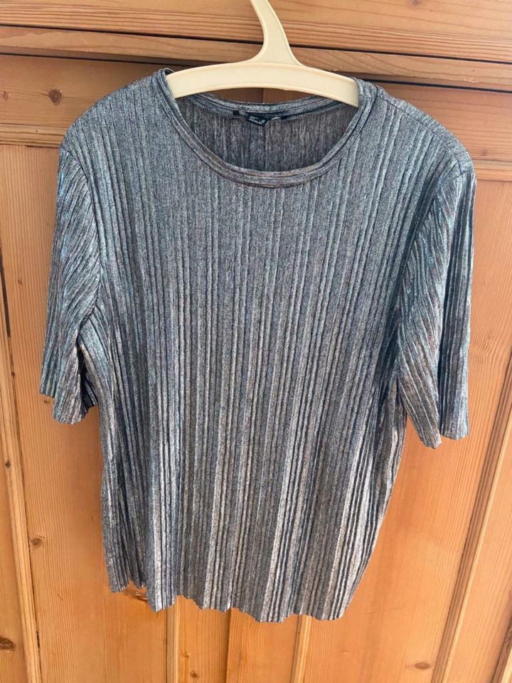 Shirt silber glänzend, Gr. 42, neu!!! in Karlstein