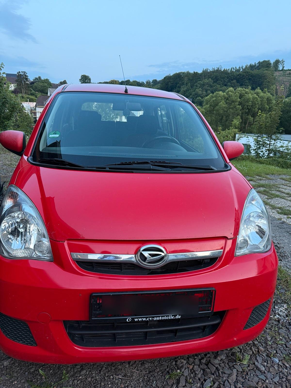 Abbildung des Autos Daihatsu cuore rot L27 b…