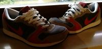 Nike Air Sneaker Joggingschuhe 44,5 Rot Grau Hessen - Hanau Vorschau