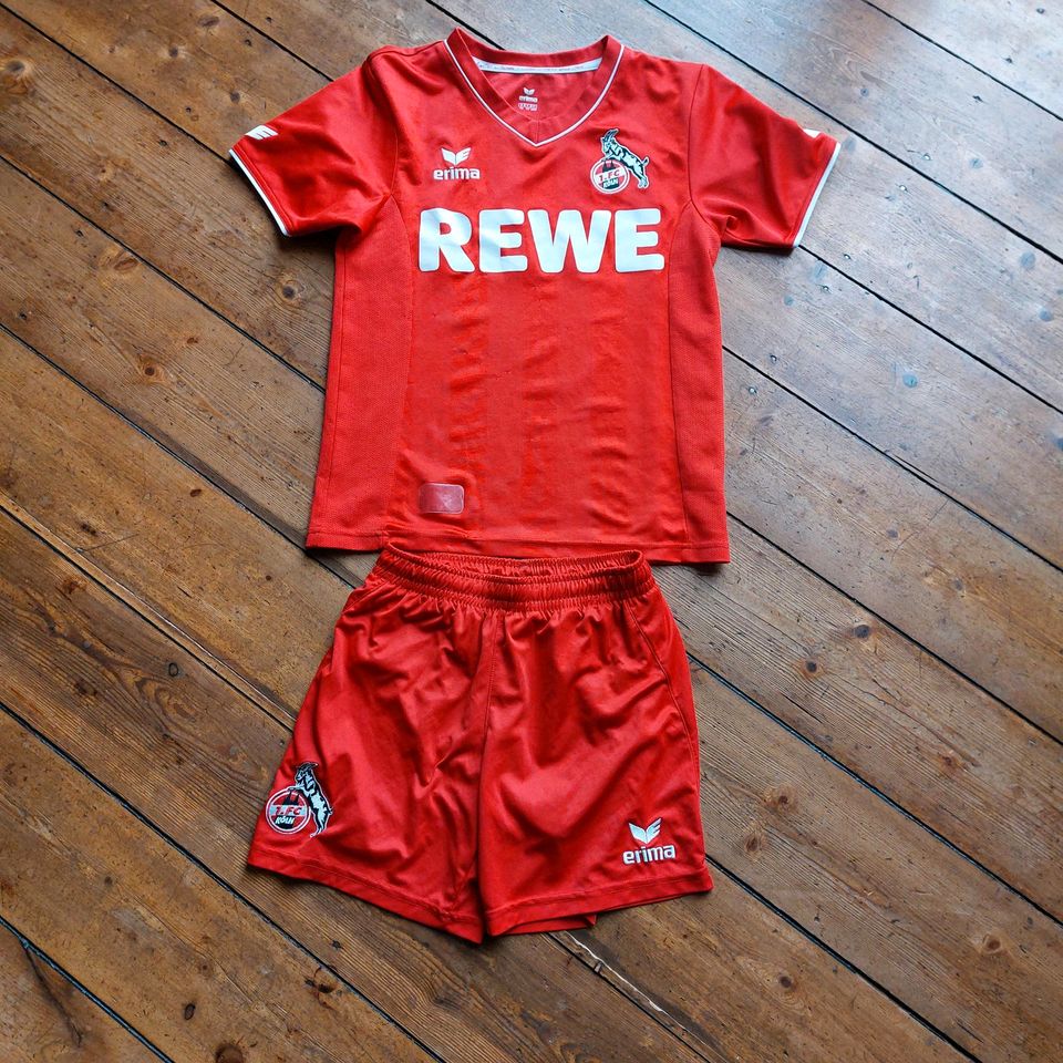 1. FC Köln Kinder Trikot + Shorts Erima Auswärtstrikot rot 152 in Köln