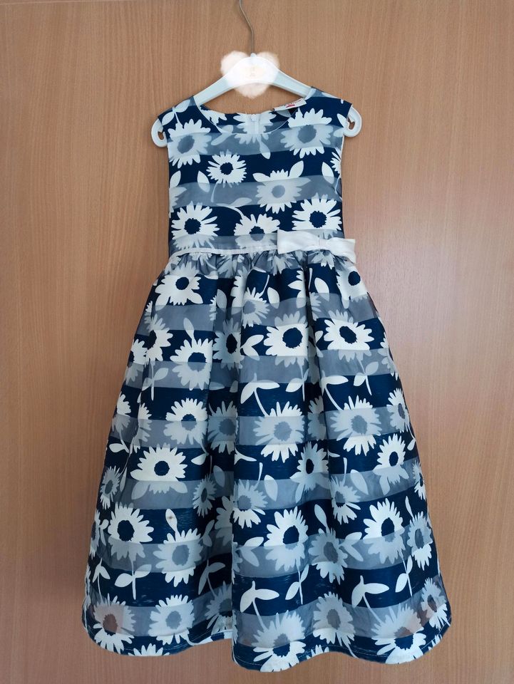 Festliches Kleid blau Größe 110 in Rosengarten