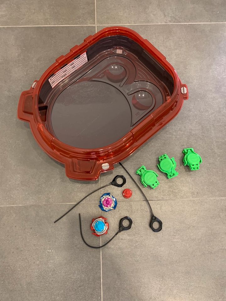 Beyblade Arena mit Beyblades in Hessen - Reiskirchen | Weitere Spielzeug  günstig kaufen, gebraucht oder neu | eBay Kleinanzeigen ist jetzt  Kleinanzeigen