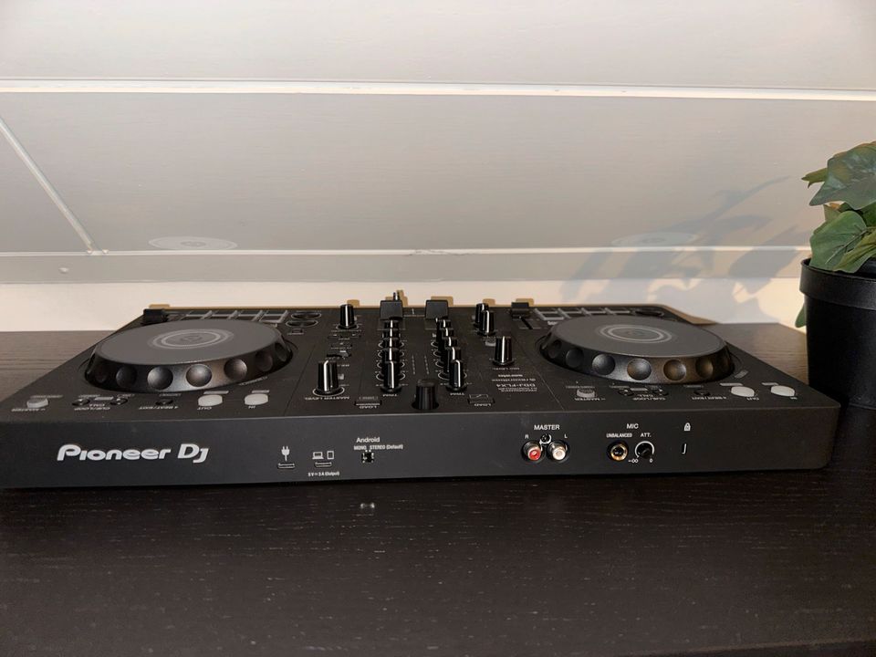 Pioneer DJ DDJ-FLX4 / 2-Kanal-DJ-Controller in Düsseldorf