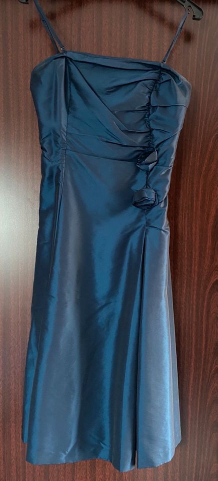 Festliches Kleid von Mexx in blau. in Königslutter am Elm